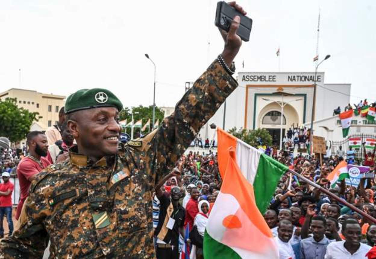Coup supporters rally in Niger's capital